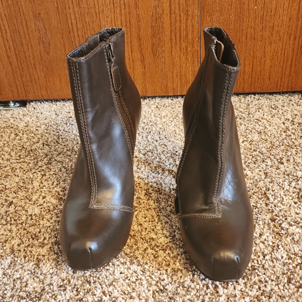 Womens Type Z Leather Boots size 5